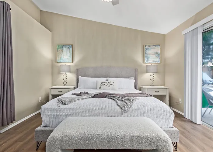 Sunny Serenity: Mesa Masterpiece