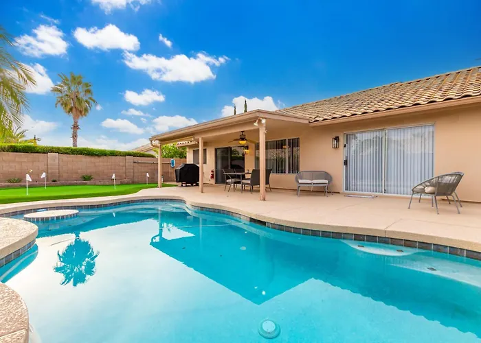 Sunny Serenity: Mesa Masterpiece Holiday home